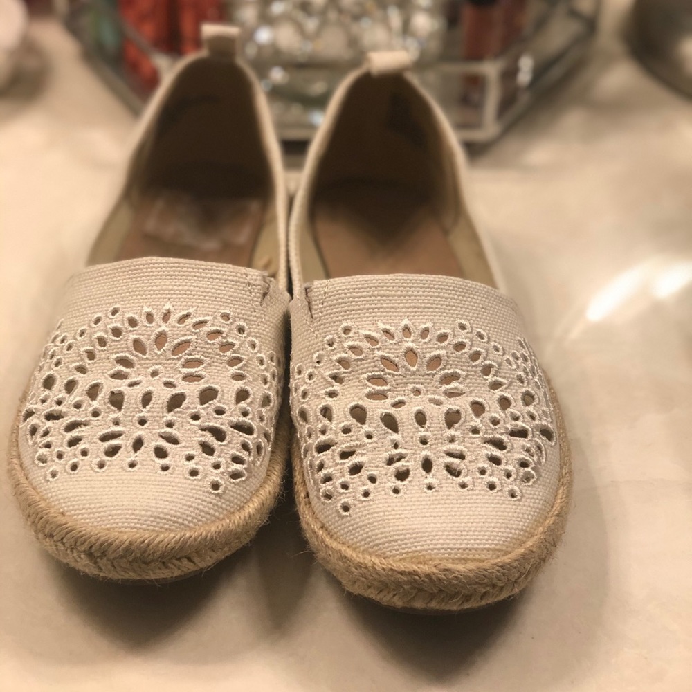 London Fog flats/ sandals
